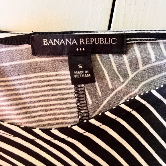 Graphic print bodycon dress from Banana Republic! Black/white print, small. - Picture 2 of 5